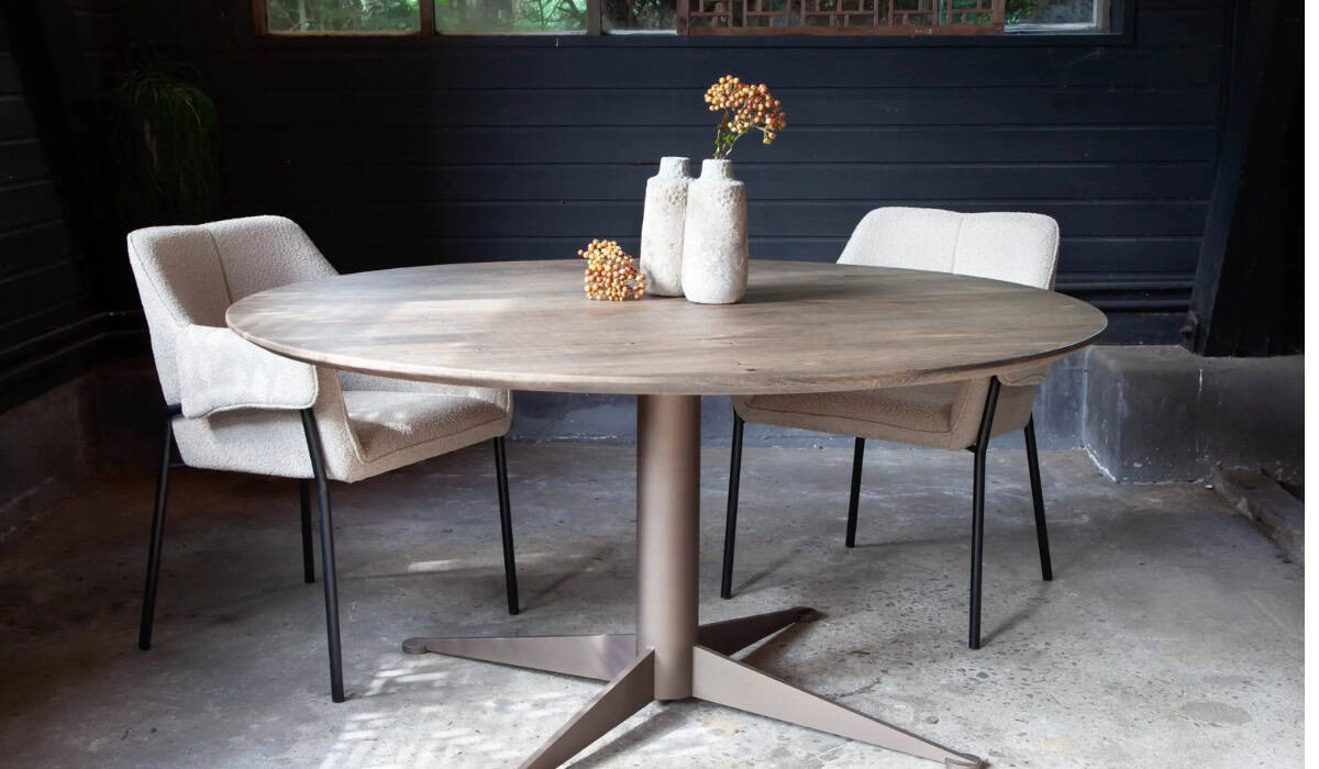 Ronde Eettafel Hout: Tijdloze Sfeer en Gezelligheid in Huis