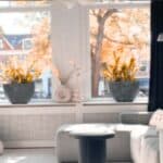 Vensterbank Decoratie: Creëer Sfeervolle Ornamenten en Stijlvolle Ideeën