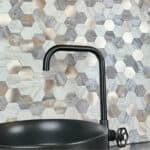 Zelfklevende tegels keuken bekijk de gids over montage voordelen en de Praxis tips