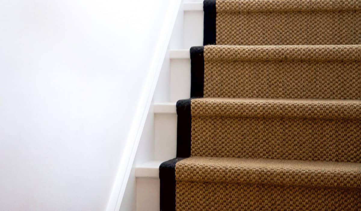 Trapbekleding kiezen bekijk de gids over tapijt sisal en pvc met alle voor en nadelen